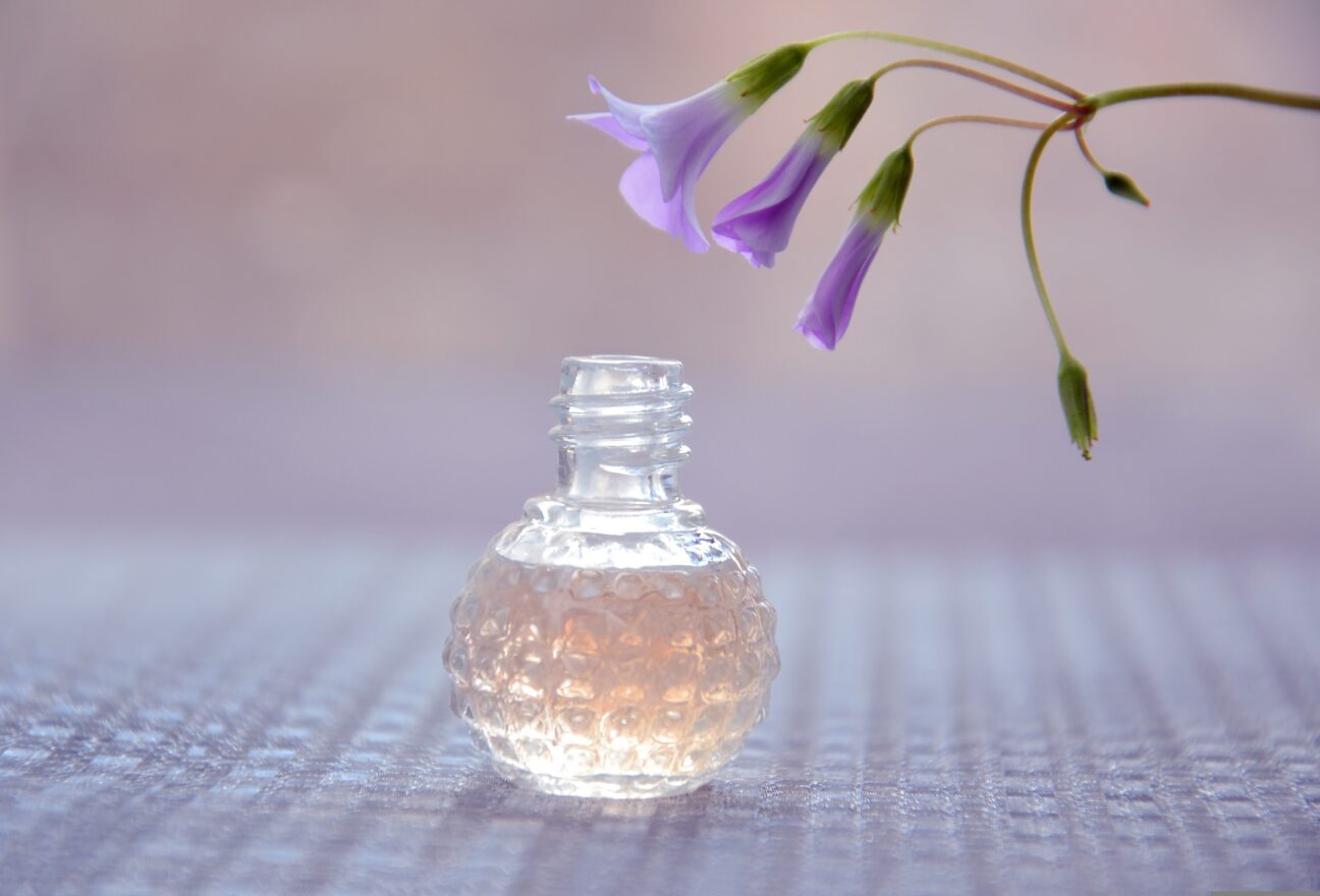In the world of fragrance, finding a scent that truly reflects your personality is more than just a purchase it’s an experience. In the UK, The Fragrance Shop has become a trusted name for perfume lovers seeking quality, variety, and value. With an extensive range of luxury brands, expert guidance, and innovative shopping tools, it stands out as a go-to destination for anyone looking to elevate their scent game.